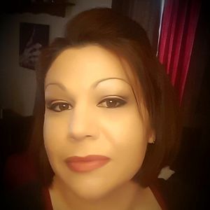 Meet your Posher, Loni